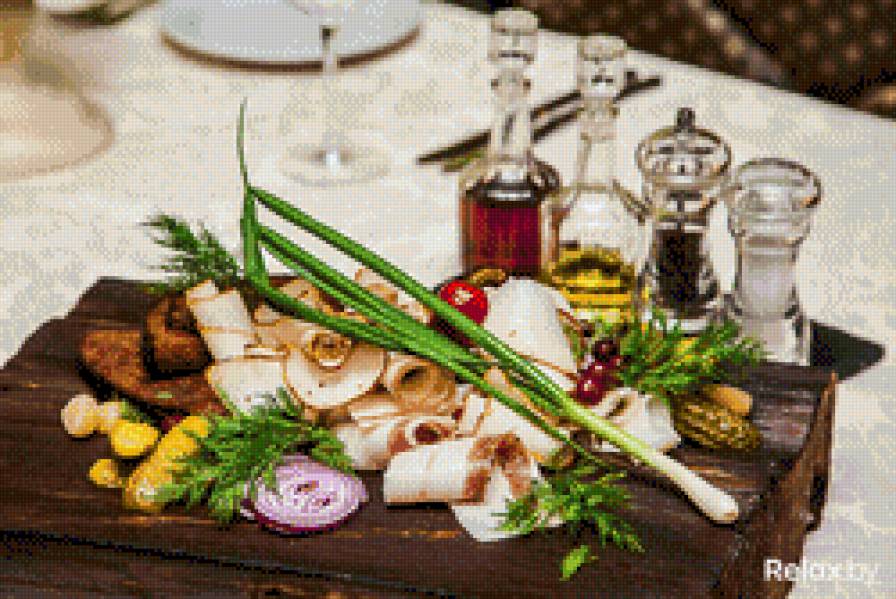 скромный буржуа - лук, огурчик, сало, бутылка - предпросмотр