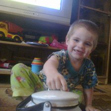 Схема вышивки «Мальчик играет»