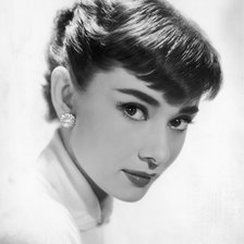 Схема вышивки «Одри Хепберн»