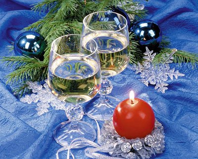 Свеча горела на столе - ель, шампанское, свечи, фужеры, новый год - оригинал