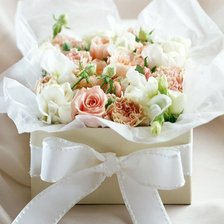 Схема вышивки «Букет в коробочке»