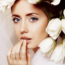 Схема вышивки «женщина-это мир»