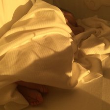 Впервые в своей кроватке)