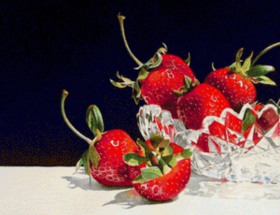 Клубничка в хрустальной вазе - хрустальная ваза, клубника, для кухни, ягоды, натюрморт, хрусталь - предпросмотр