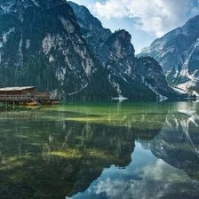 Схема вышивки «дом в горах на озере»