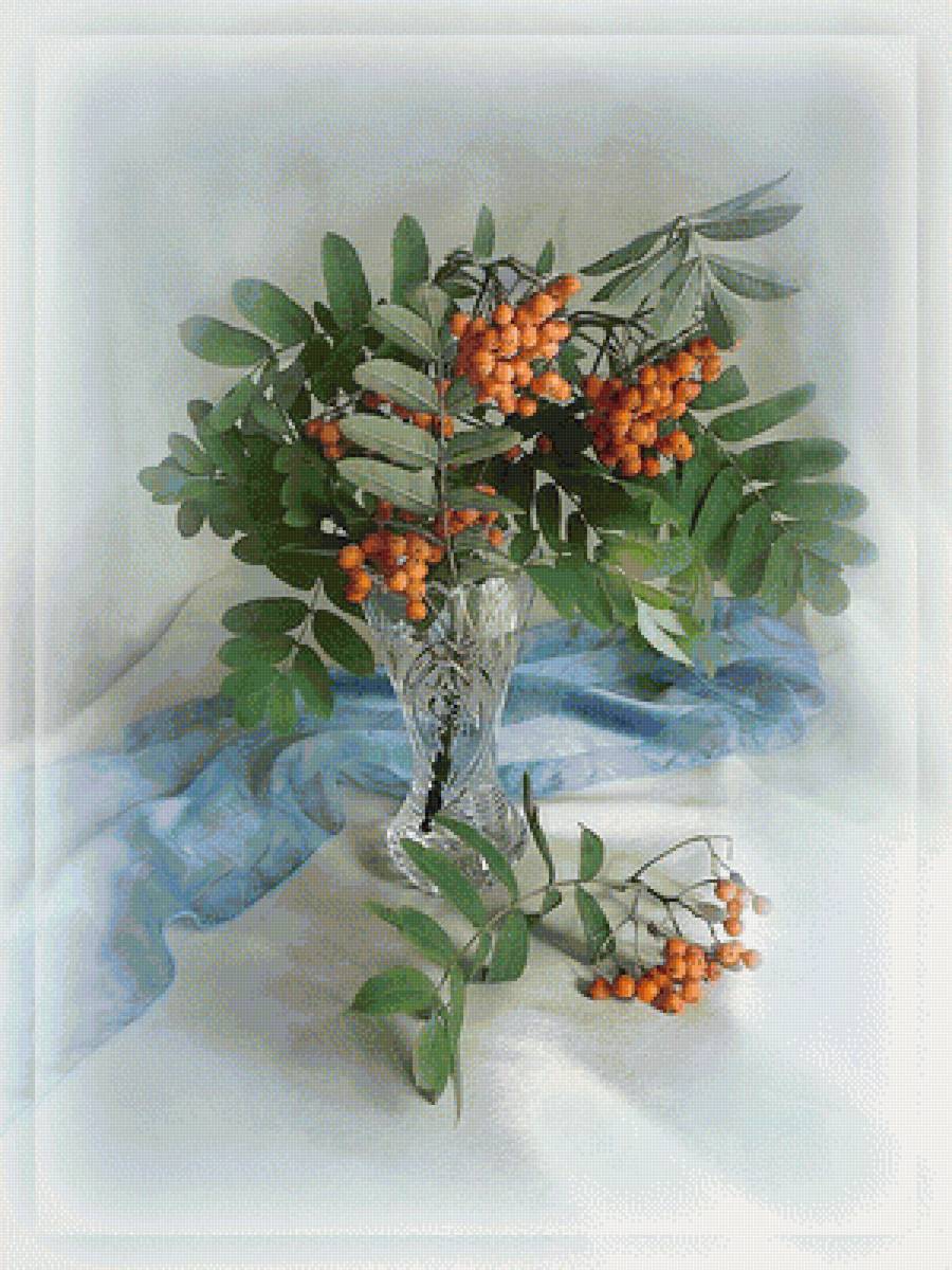 Нежный букет с рябиной - шелк, ветка рябины, вазочка - предпросмотр