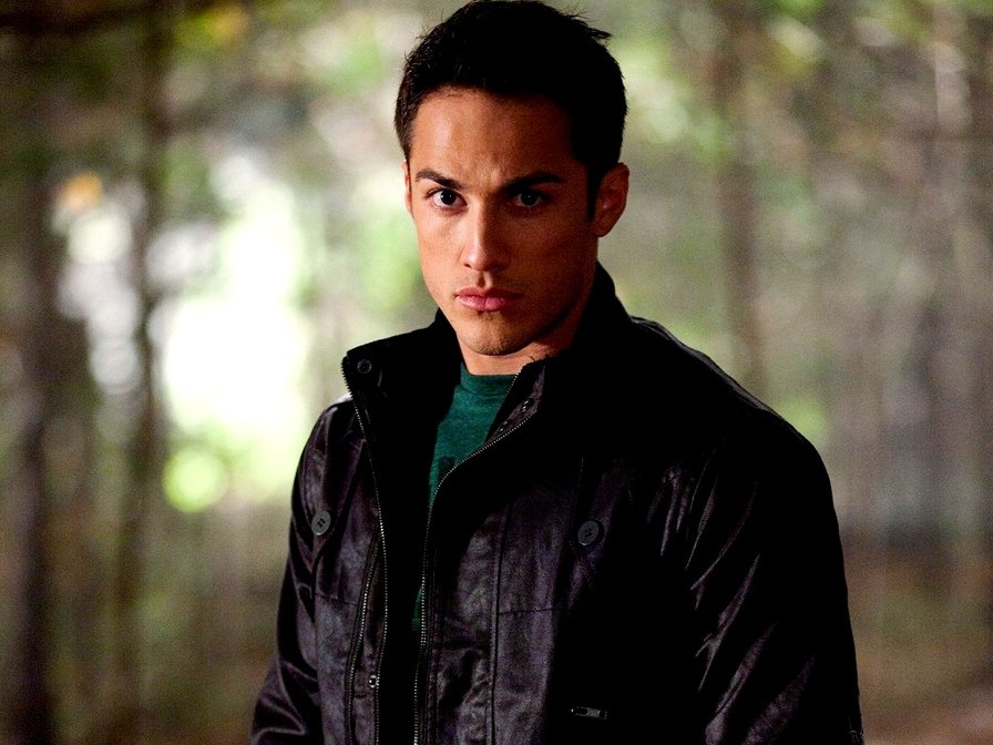 Тайлер Локвуд(Дневники Вампира) Актер Майкл Тревино - крестик, дневники вампира, тайлер локвуд, майкл тревино, вышивка - оригинал