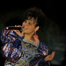 Схема вышивки «Девушка которая поет»