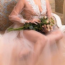 Схема вышивки «Дева с цветами 2»