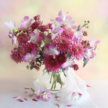 Схема вышивки «НАТЮРМОРТ С ЦВЕТАМИ»