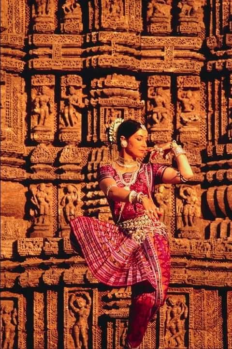 индианка - девушка, храм, индия - оригинал