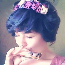 Схема вышивки «Девушка с губной гармошкой»