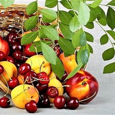 вишня и персики