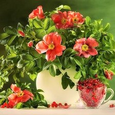 Схема вышивки «НАТЮРМОРТ С ЦВЕТАМИ, ЯГОДАМИ»