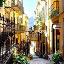 Узкая улочка