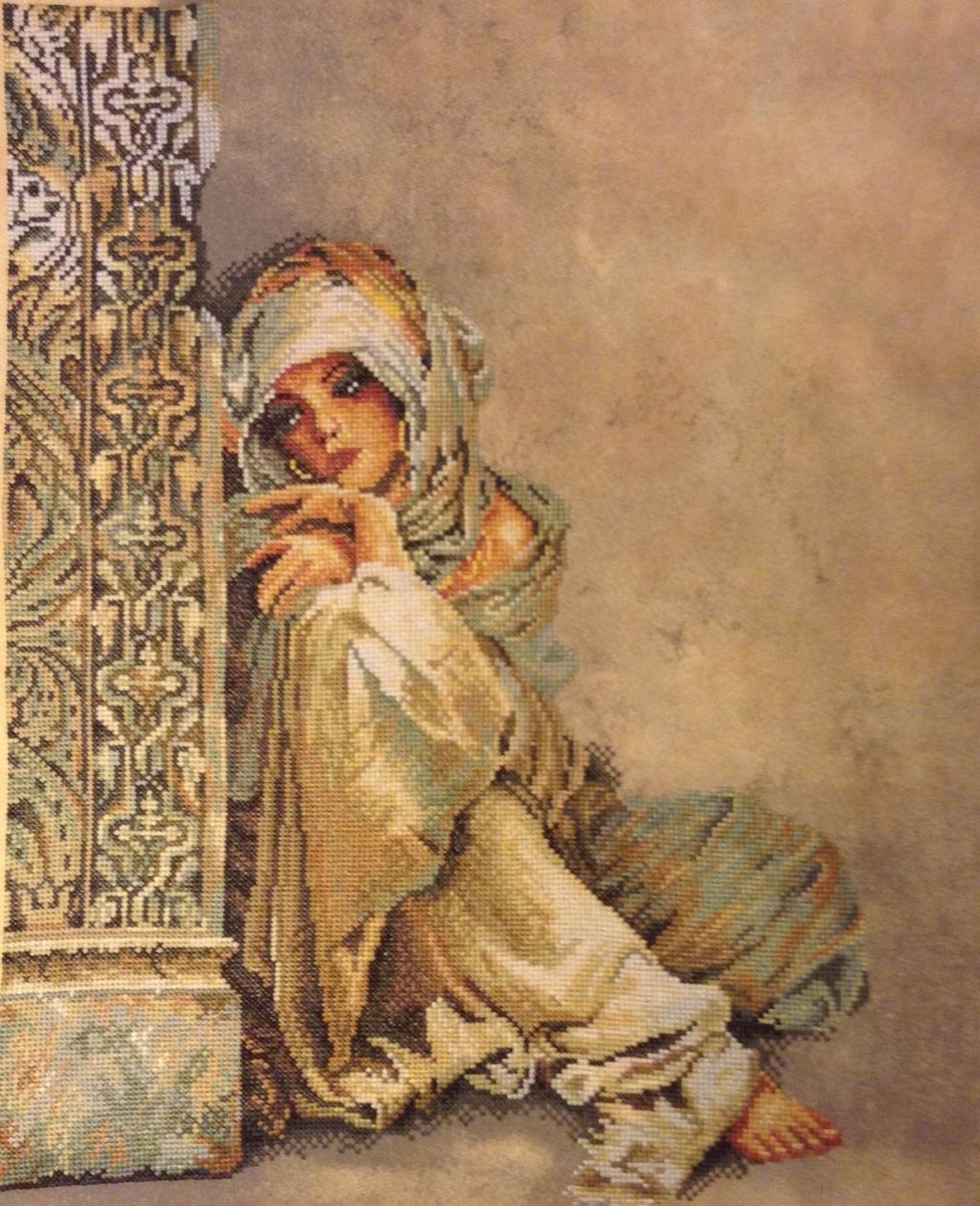 сидящая женщина - женщина, сидит - оригинал