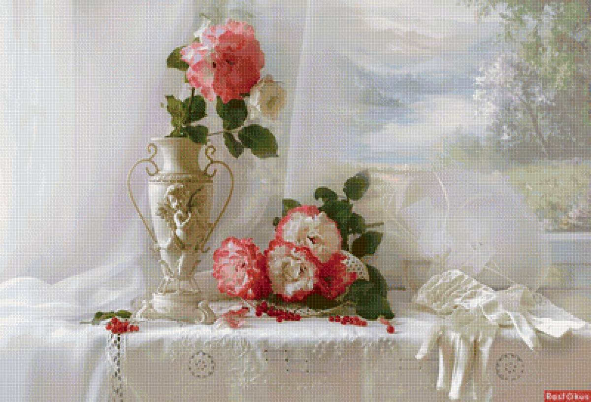 у окна - окно, букет - предпросмотр