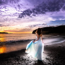 девушка у моря