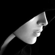 Схема вышивки «девушка в капюшоне»