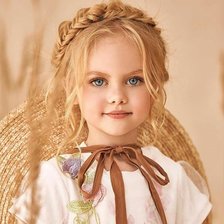 Красивая девочка