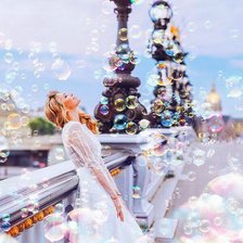 Девушка и мыльные пузыри