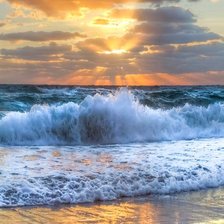 НА БЕРЕГУ  МОРЯ