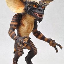 Схема вышивки «гремлин»