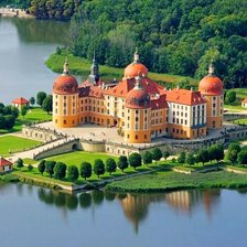 Схема вышивки «Замок на воде»