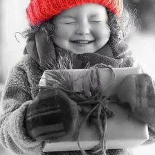 Девчуля с подарком