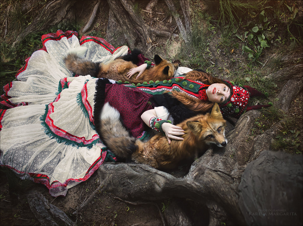 Девушка с лисицами - русская красавица, девушка с лисицами - оригинал