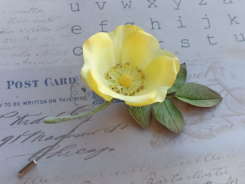 Шиповник - заколка - цветок, аксессуар, шиповник, заколка, брошь - оригинал