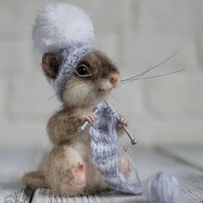 Схема вышивки «Бурундук со спицами»