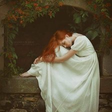 Схема вышивки «девушка в белом»