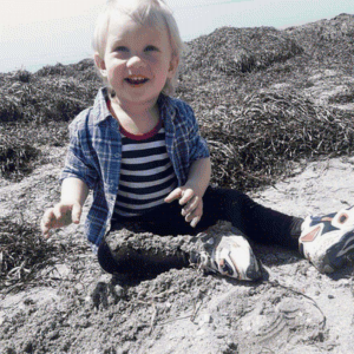 Малыш на берегу моря - пляж., ребенок, море - предпросмотр