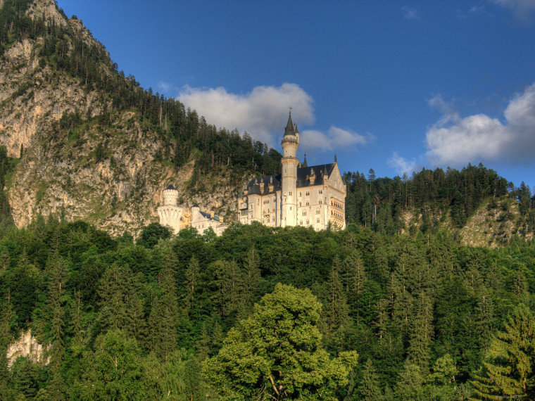 Замок возле горы - гора, замок - оригинал