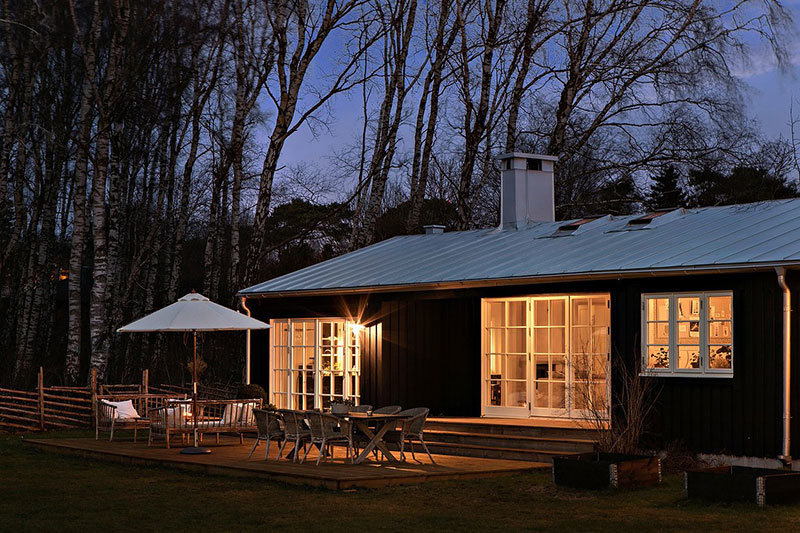 Дом в лесу - дом, уютный вечер, лес - оригинал