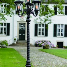 фонарь в саду