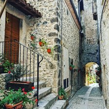 улочка узкая