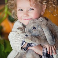 Схема вышивки «Девочка с кроликом»