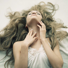 Схема вышивки «Девушка на постели»