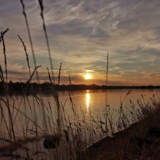 Закат на реке