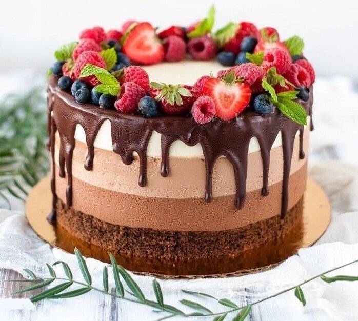 Клубника на торте - для кухни - оригинал