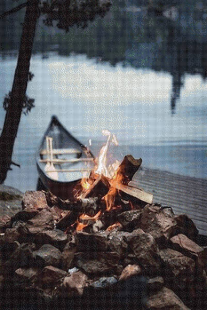 Костер на берегу реки - предпросмотр