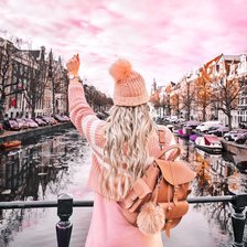 Схема вышивки «Девушка в розовом»