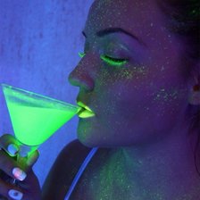 Схема вышивки «В неоне»