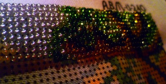 Этап процесса «Богородица и голуби (Утро в райском саду), бисер»