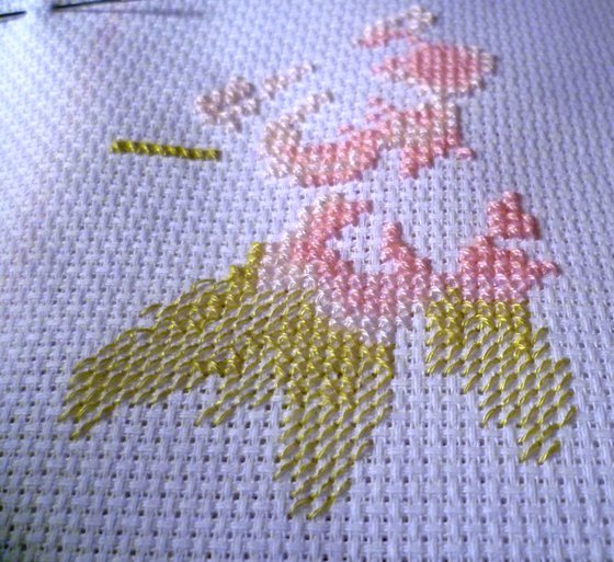 Этап процесса ««Павлиний глаз» (Чарівна Мить), мулине и бисер»