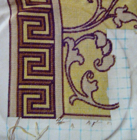 Этап процесса «Подушка "Греческий орнамент"»