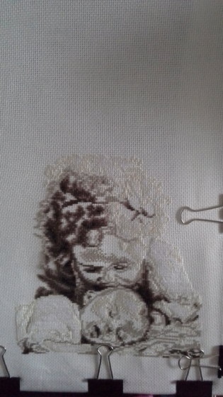 Этап процесса «Сестренка целует братика»