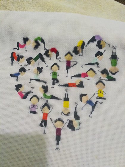 Этап процесса «Вышивка: "Йога в сердце"»